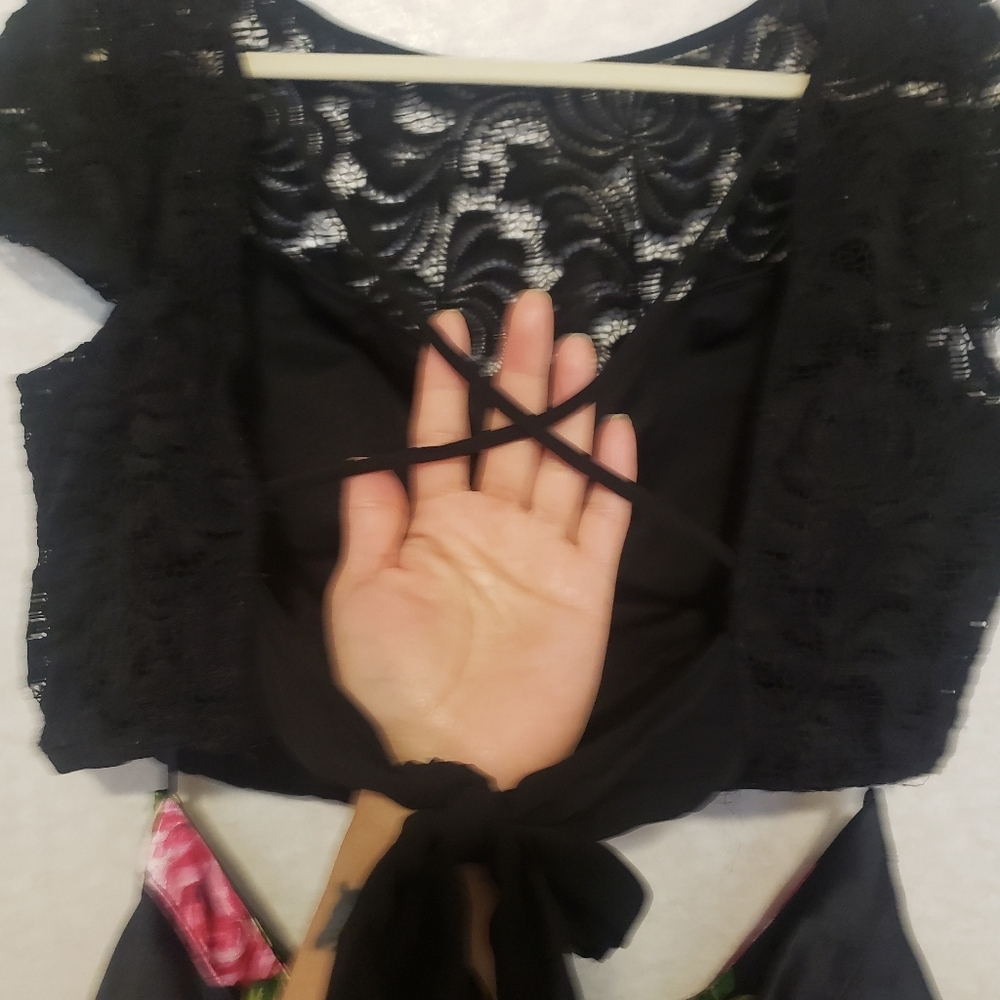 2 PIECES SET ..LACE TOP-BLACK SKIRT WITH PINK FLOWERS ...SIZE 17/18 - Picture 10 of 16